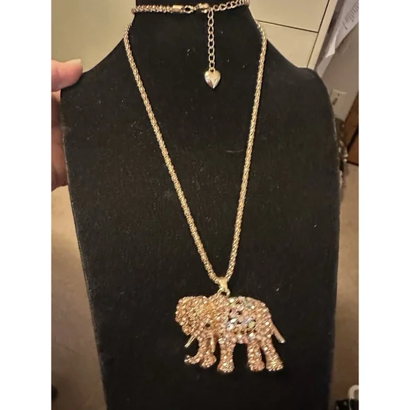 Marked Betsy Johnson Rhinestone Elephant Goldtone Statement Necklace Pendant 28” - Picture 6 of 15